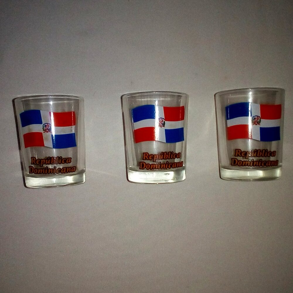 (3) Republica Dominica Shot Glasses:  Retro.  Vintage.  Mint